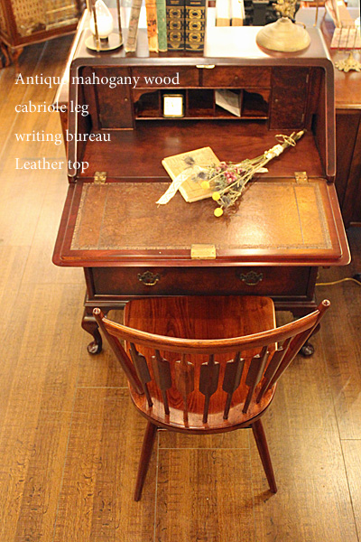 antique  Vintage furniture at's(アッツ) / マホガニー 英国アンティークライティングビューロー S (鍵付き!)