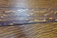 トラフ(オーク材の希少な木目)もあり綺麗です。　古い英国製のドローリー天板にはもともと溝があります。