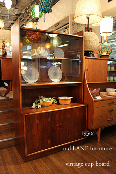 ヴィンテージ ガラスキャビネットat's(アッツ) antique & Vintage furniture restore shop