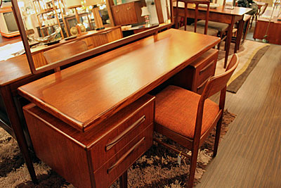 1106.gplan.dresser_desk1.jpg