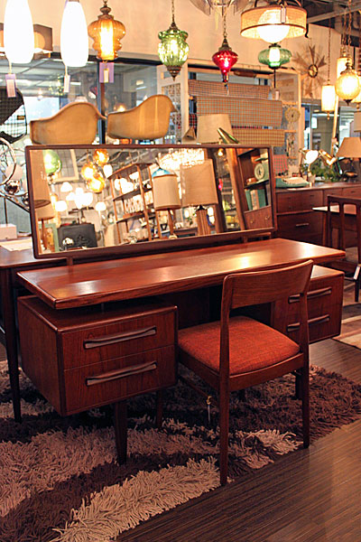 1106.gplan.dresser_desk2.jpg