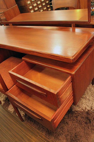 1106.gplan.dresser_desk3.jpg