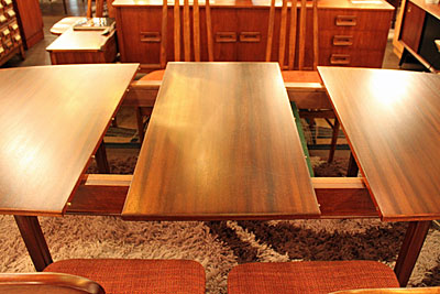 1128.diningset7.jpg