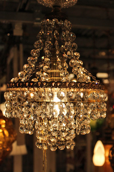 13.4.13.chandelier1.jpg