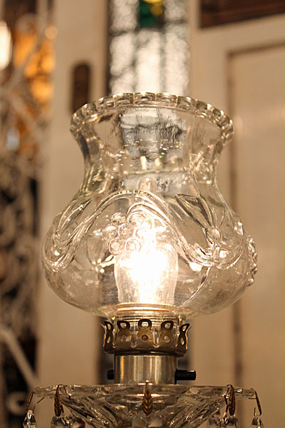 13.5.18.ambermixtablelamp2.jpg