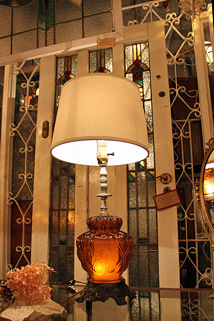 7.5.tablelamp.amber.jpg