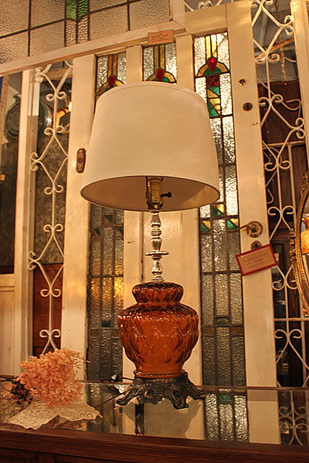 7.5.tablelamp.amber1.jpg