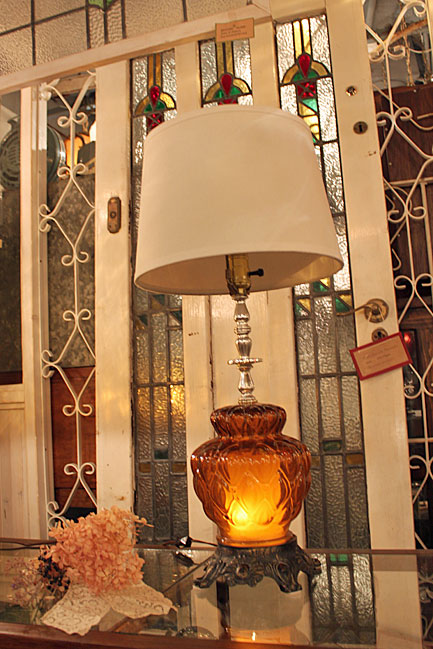 7.5.tablelamp.amber2.jpg