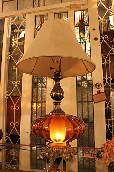 7.8.tablelamp2wayamber.jpg