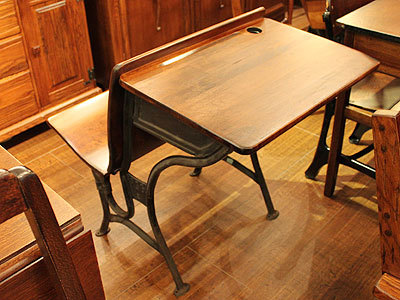 antiqueironschooldesk1.jpg