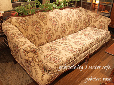 gobelinsofa.jpg