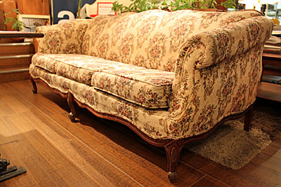 gobelinsofa1.jpg