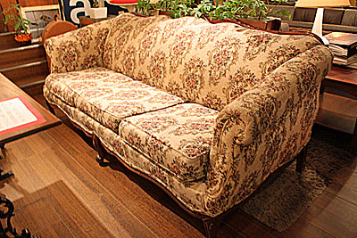 gobelinsofa2.jpg