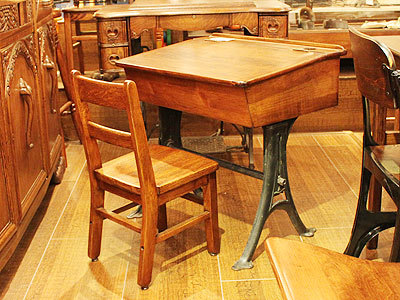 ironlegschooldesk1.jpg