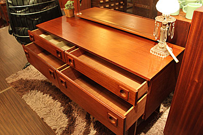 schreiber.dressingchest4.jpg