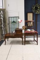 腰掛のそばに横置き