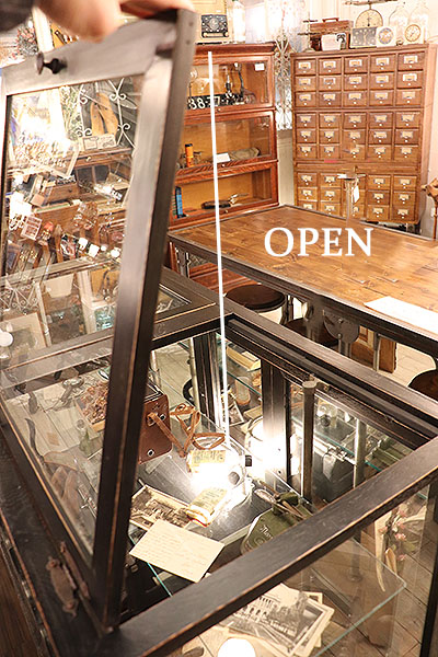 antique & Vintage furniture at's(アッツ)□ / ブラックシャビー ショーケース ※配送エリア限定商品